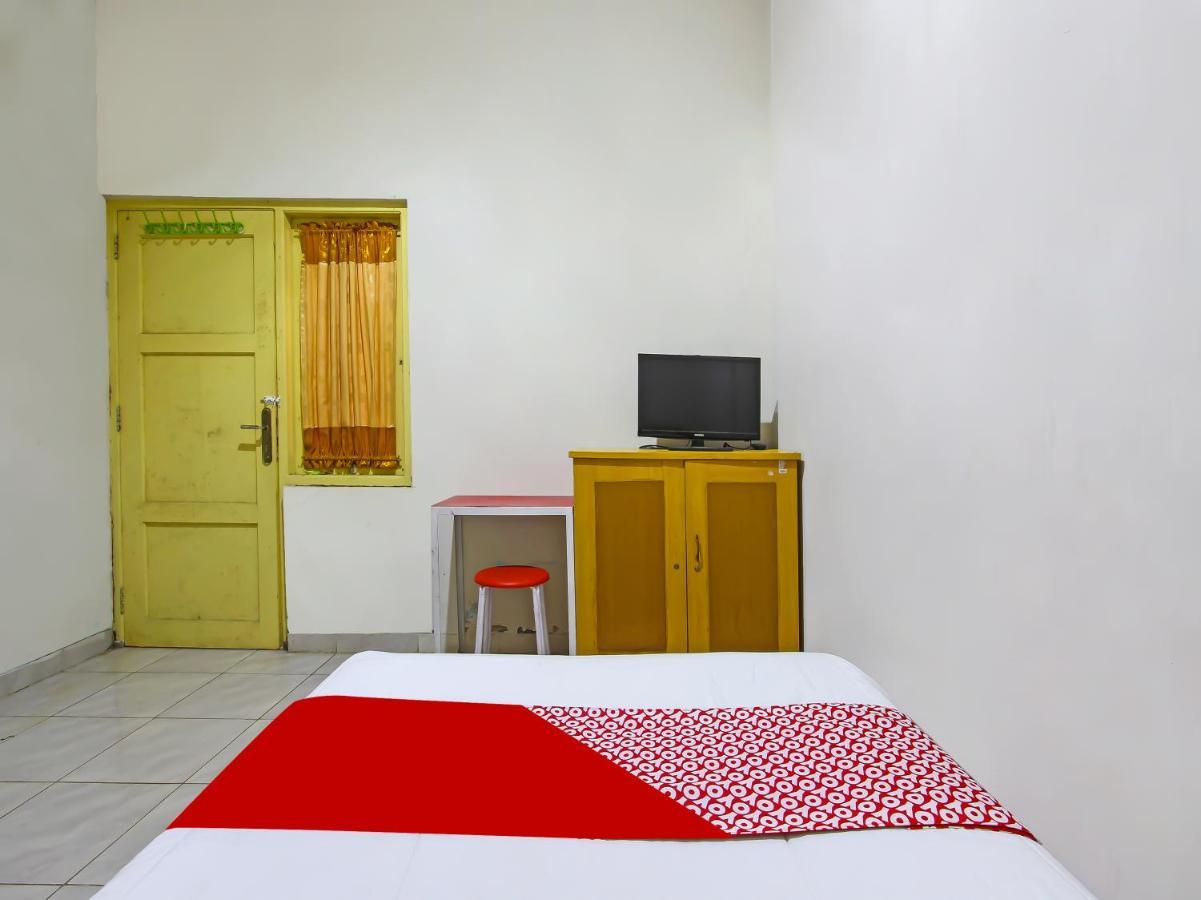 Oyo 3060 Al Fatih Guest House Syariah Tegal  Extérieur photo